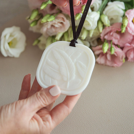 Long-lasting wardrobe fragrance – scented wax air freshener for wardrobes, drawers, and small spaces (up to 6 months)