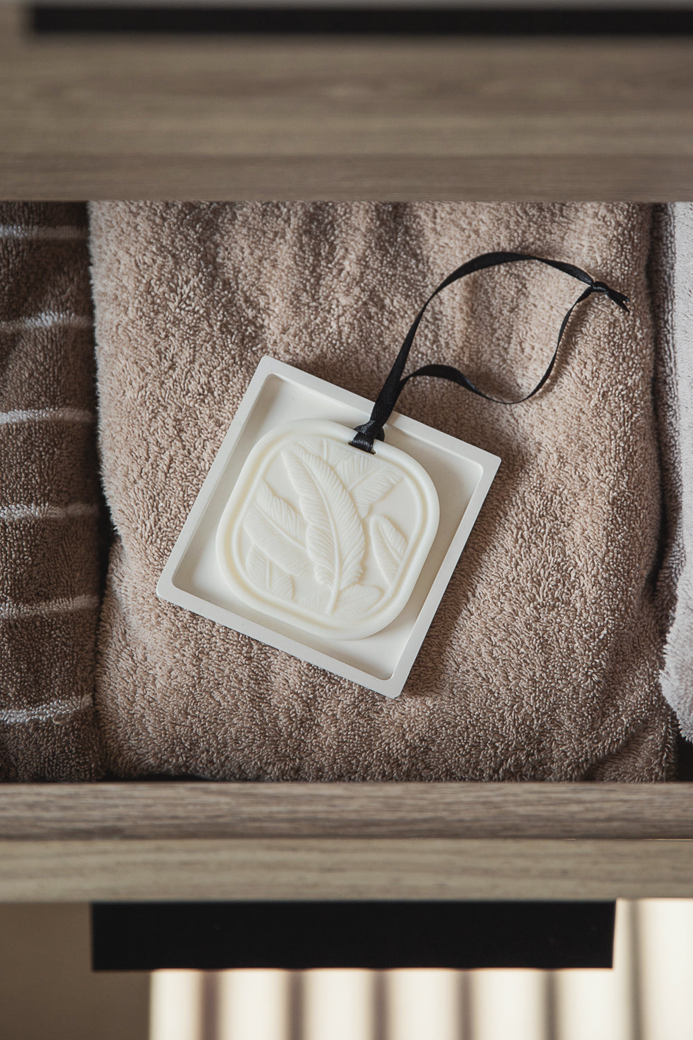 Solid Scented Wax Sachet – Long-Lasting Air Freshener for Closets, Drawers & Small Spaces | Home Fragrance