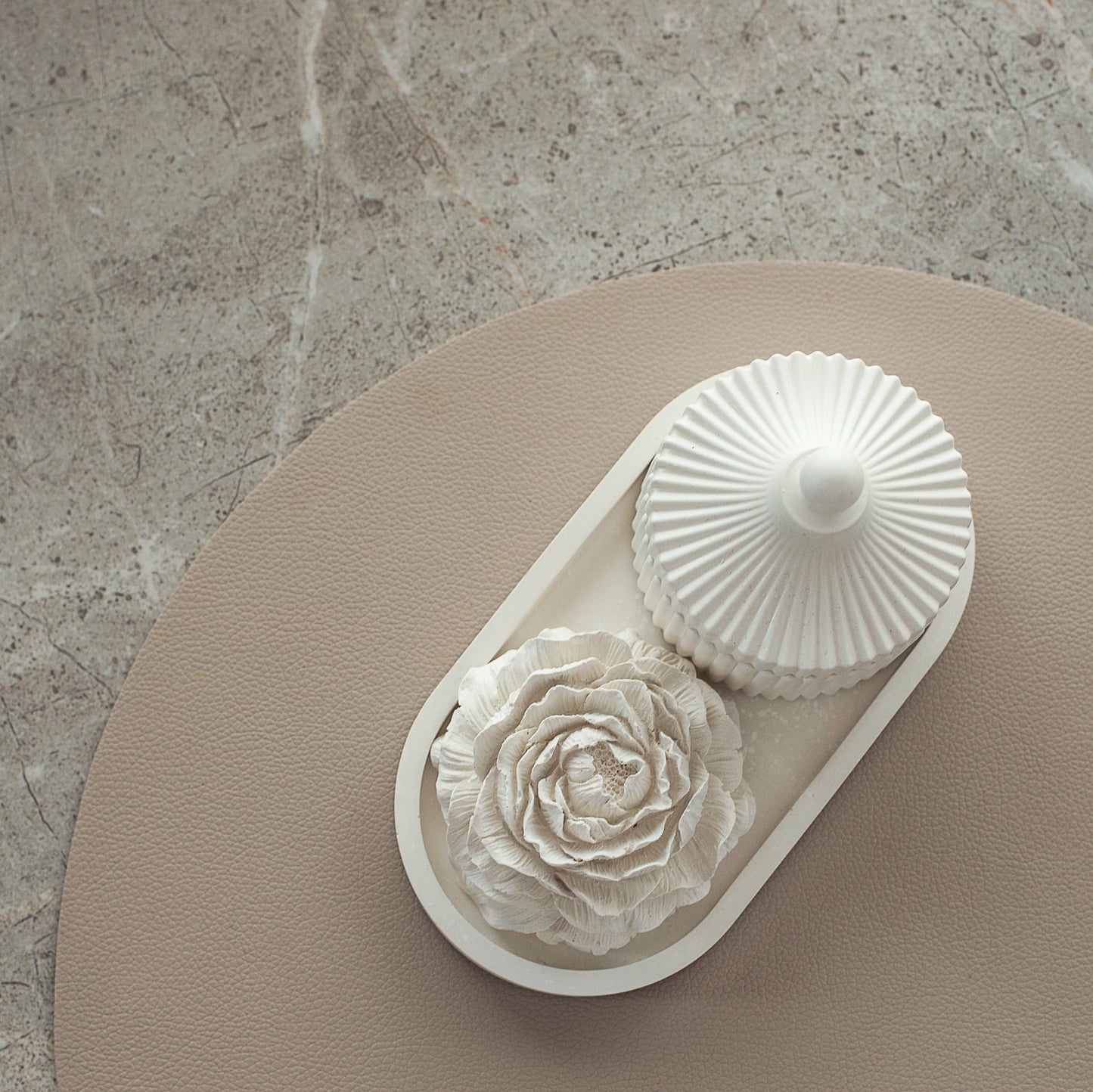 Wooden Wick Scented Candle Gift Set with Tray and Gypsum Peony Blossom - Handcrafted White Decor Elegance for Every Occasion House scents