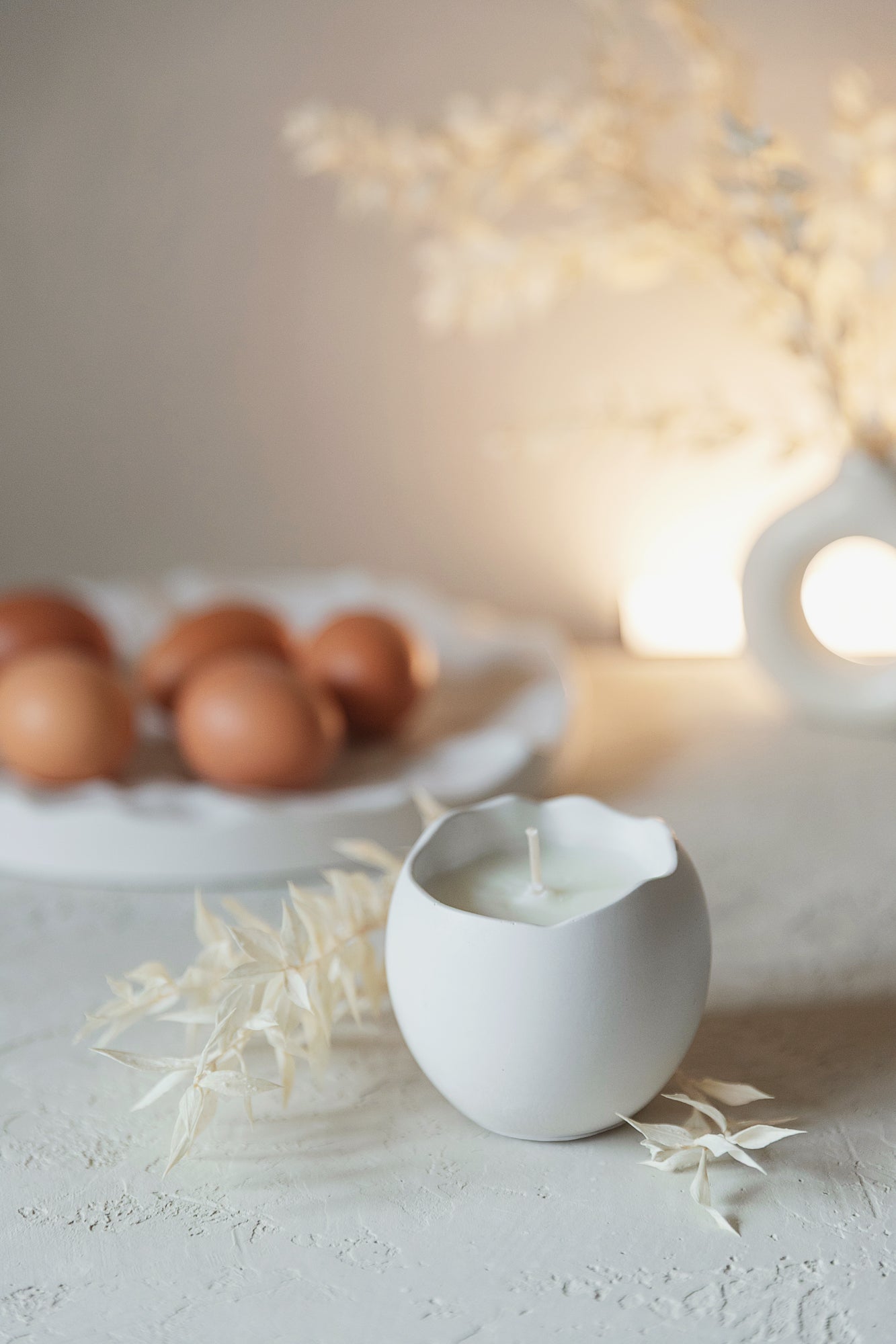 Handmade Candle in Gypsum Container – Coconut Wax, Cotton Wick, 14h Burn Time – Minimalist Home Decor Gift