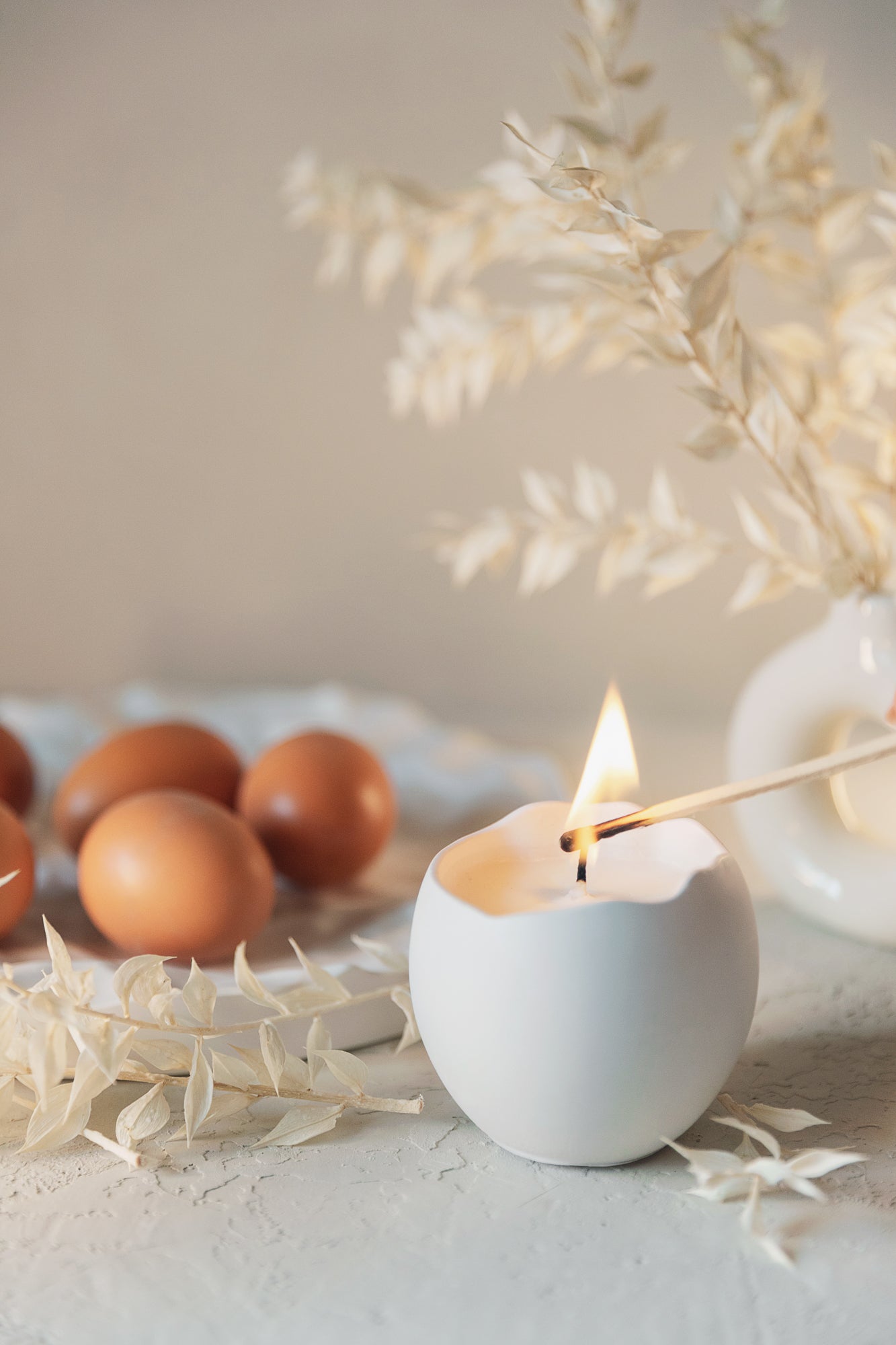 Handmade Candle in Gypsum Container – Coconut Wax, Cotton Wick, 14h Burn Time – Minimalist Home Decor Gift