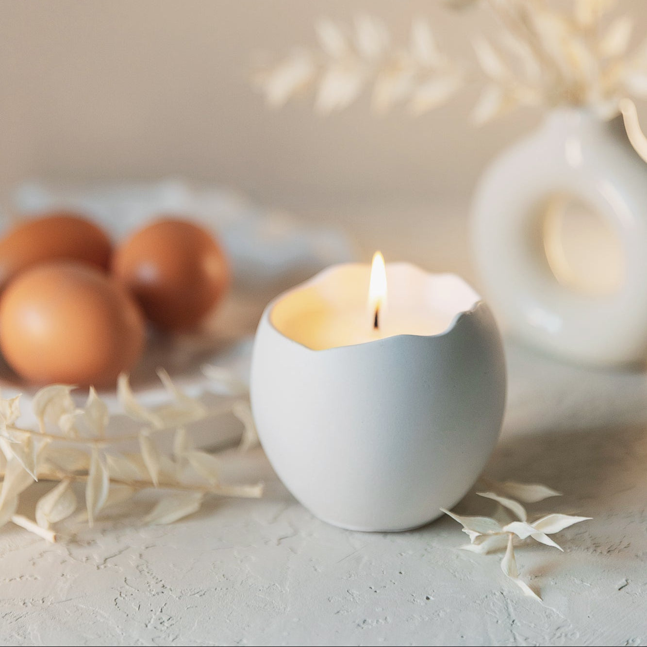 Handmade Candle in Gypsum Container – Coconut Wax, Cotton Wick, 14h Burn Time – Minimalist Home Decor Gift