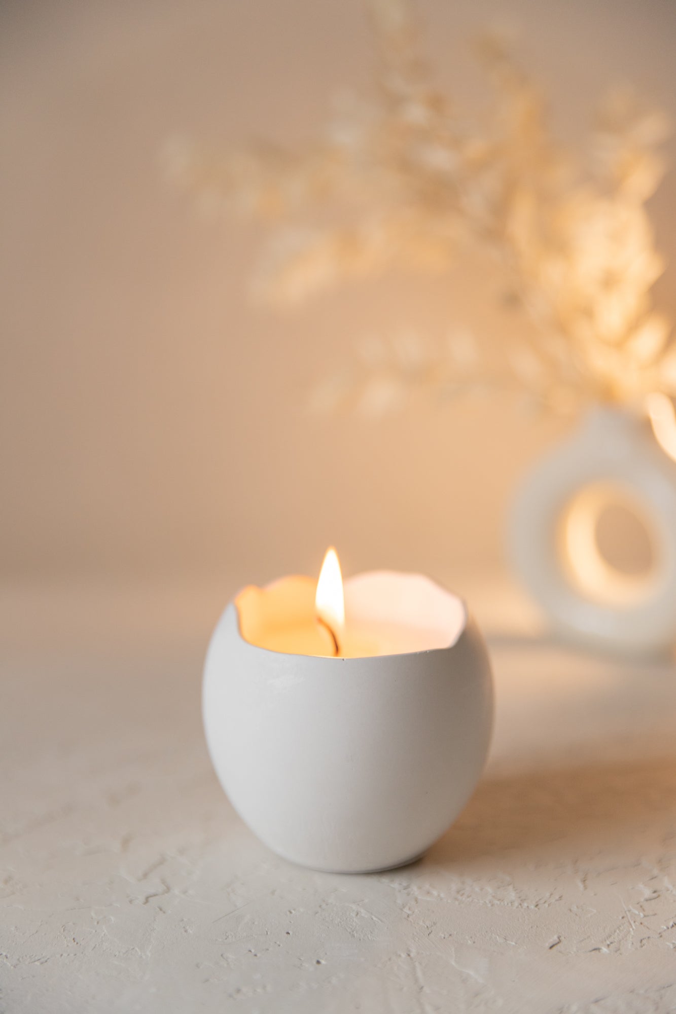 Handmade Candle in Gypsum Container – Coconut Wax, Cotton Wick, 14h Burn Time – Minimalist Home Decor Gift