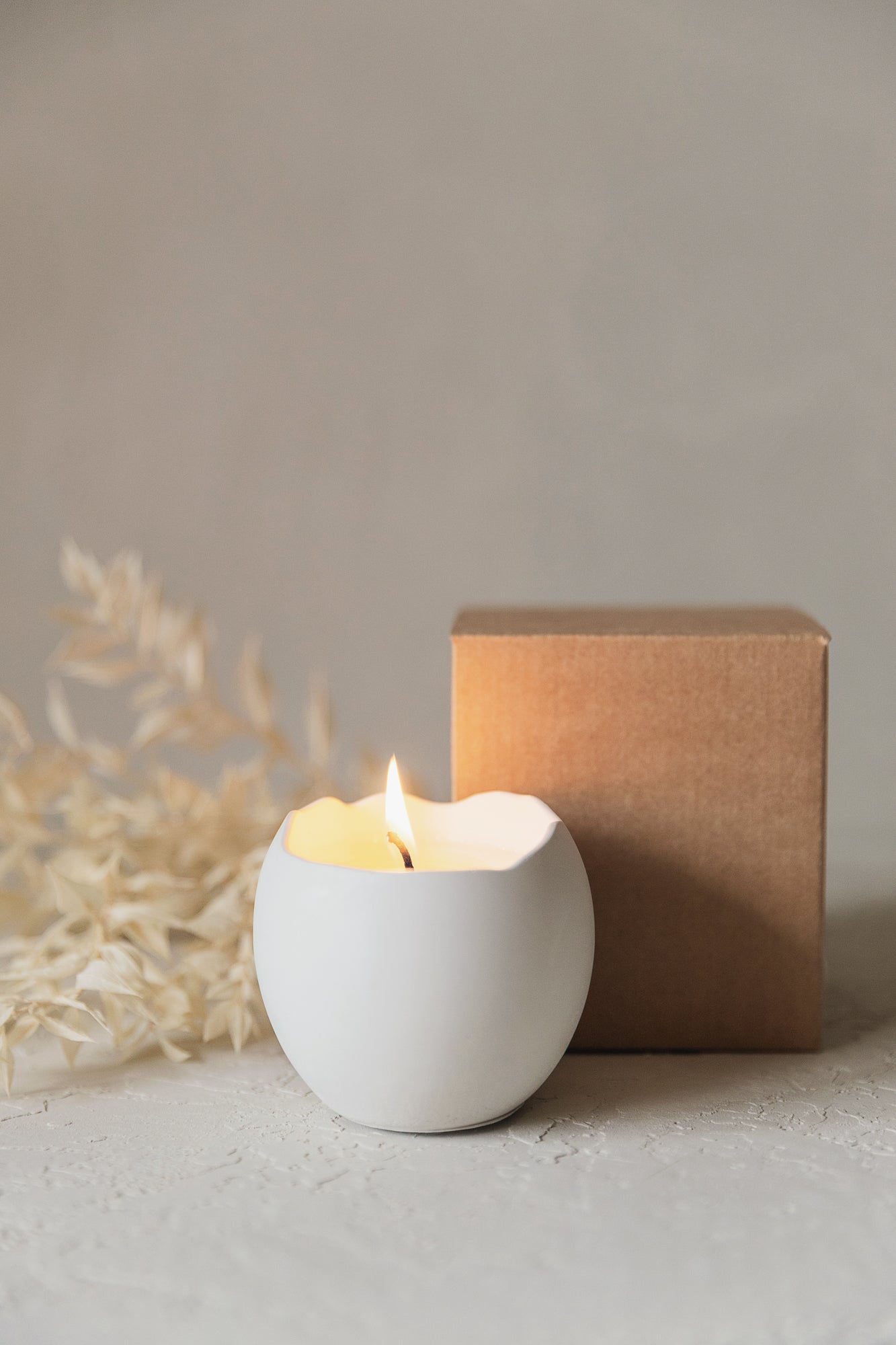 Handmade Candle in Gypsum Container – Coconut Wax, Cotton Wick, 14h Burn Time – Minimalist Home Decor Gift