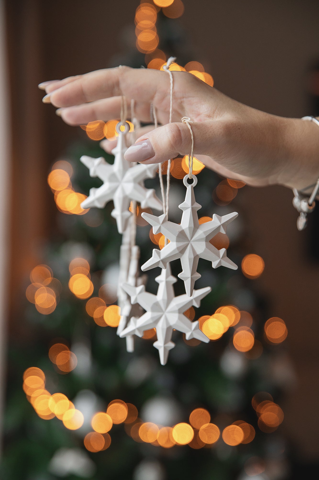 Snowflake Ornament Elegant Christmas Tree Decoration & Thoughtful Gift Idea (Set of 8)