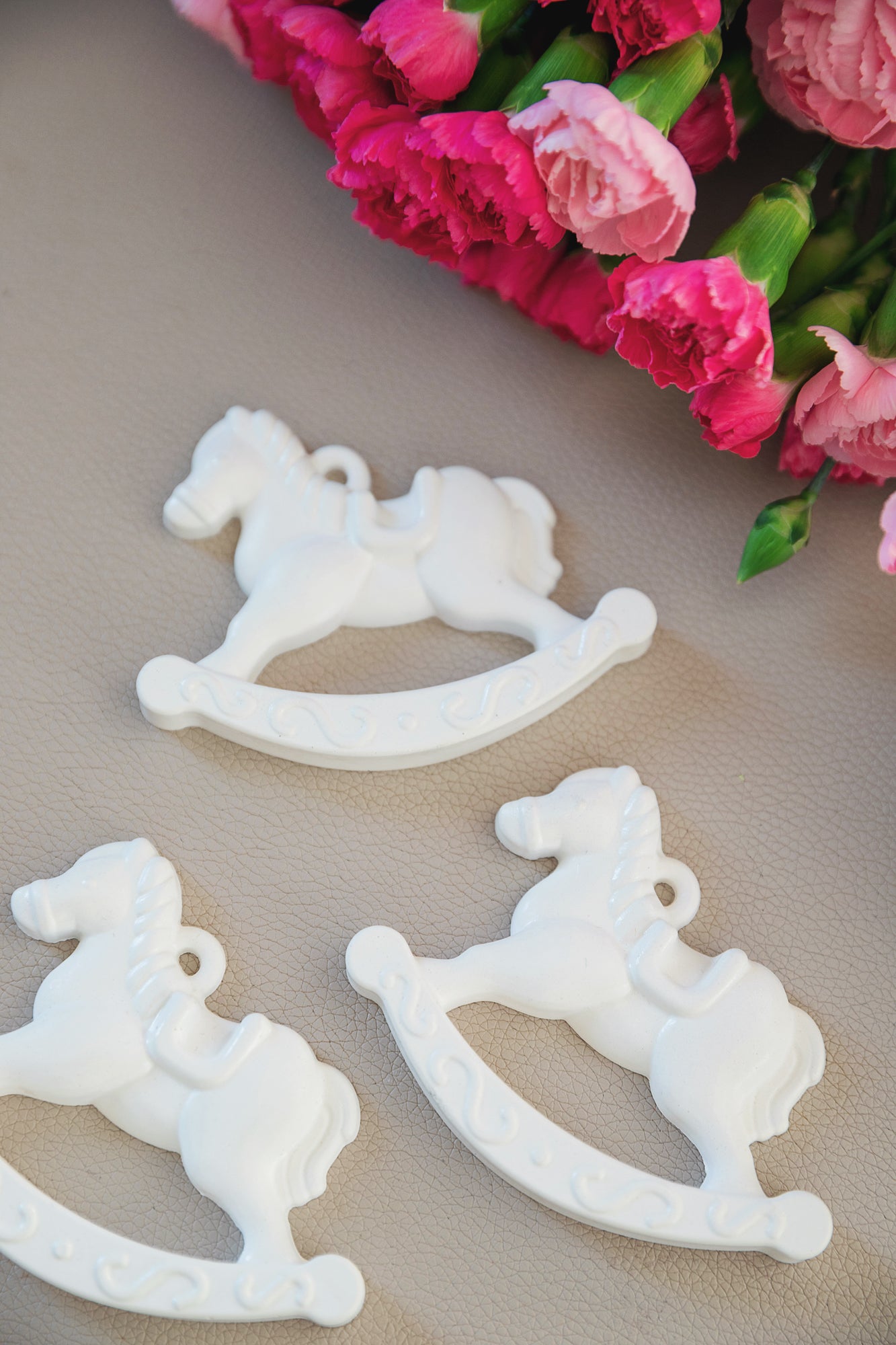 Horse Ornament – Christmas Tree Decoration Thank You Gift or Christening Invitation - Engravable Gypsum decor element - Pack of 6